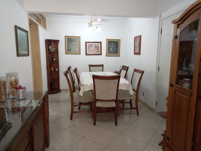 Apartamento com 138m² , sacada e garagem no bairro Itaguaçú.