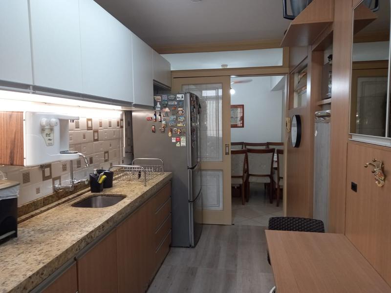 Apartamento com 138m² , sacada e garagem no bairro Itaguaçú.