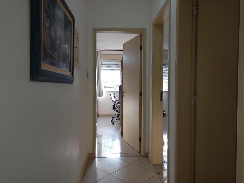 Apartamento com 138m² , sacada e garagem no bairro Itaguaçú.