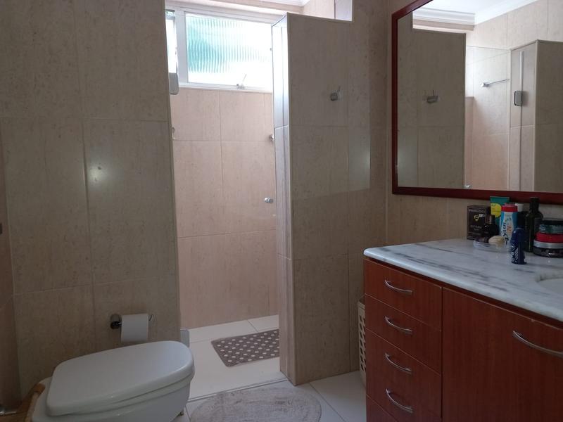 Apartamento com 138m² , sacada e garagem no bairro Itaguaçú.