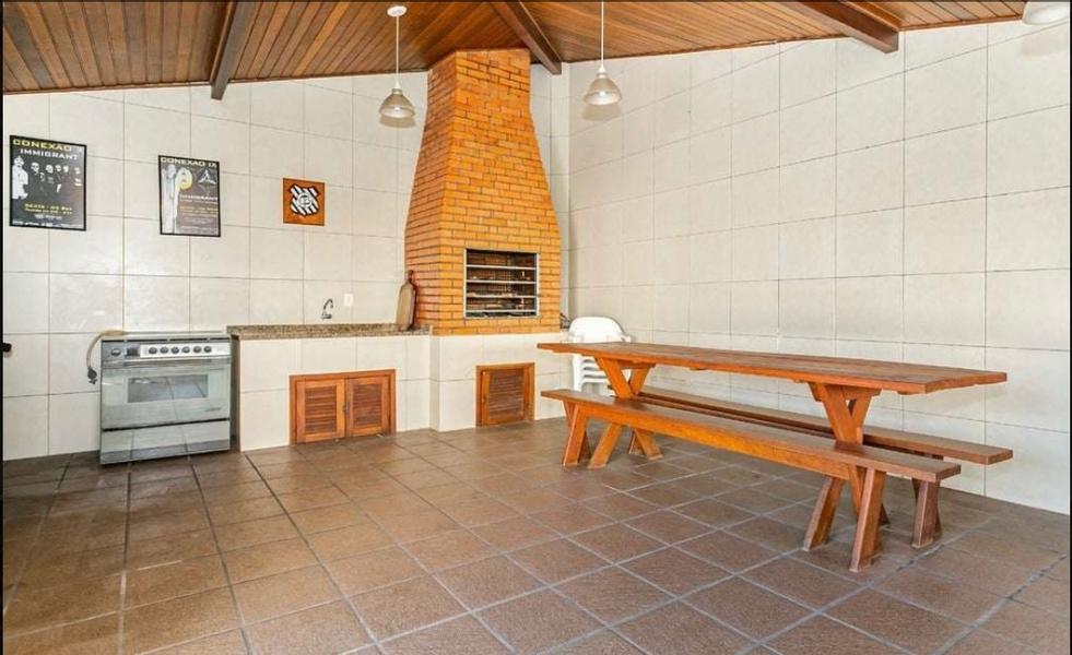 Casa com 4 dormitórios, sendo 2 suítes e 3 garagens no Itaguaçú.