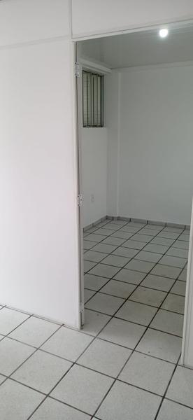 Sala térrea com estacionameto no Abraão.