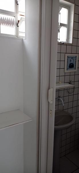 Sala térrea com estacionameto no Abraão.
