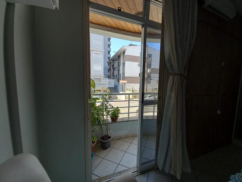 Apartamento com 2 dormitóriios, sacada e garagem no Bairro Nossa Senhora do Rosario.