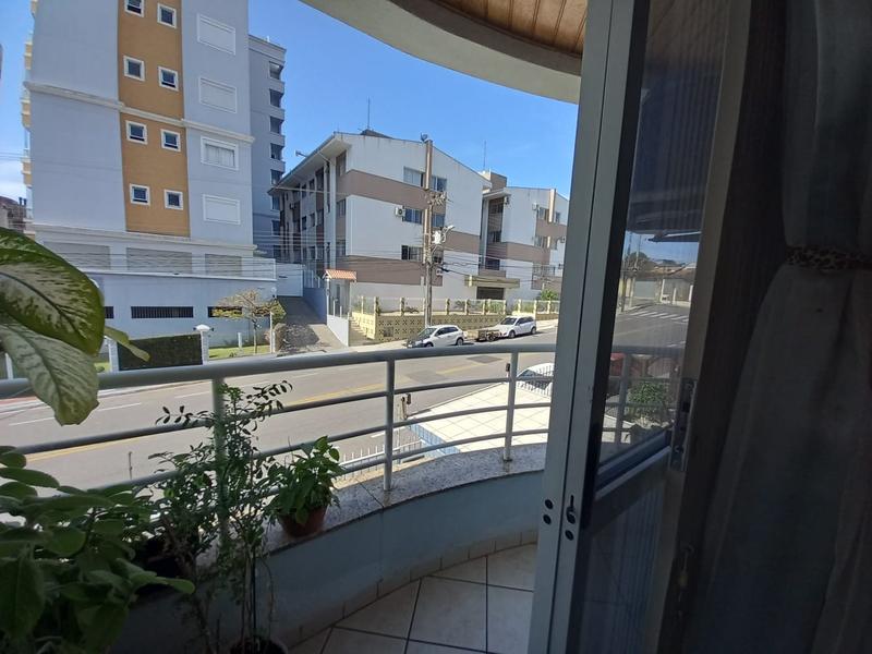 Apartamento com 2 dormitóriios, sacada e garagem no Bairro Nossa Senhora do Rosario.