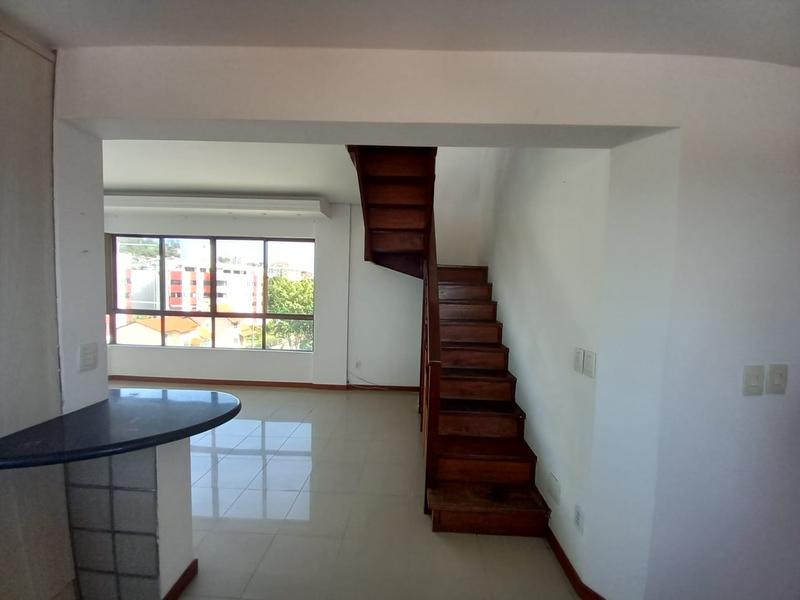 Cobertura Duplex com garegem para 2 carros em Coqueiros.