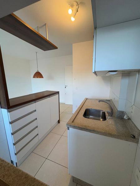 Apartamento de 2 dormitórios, sendo 1 suíe, sacada, churrasqueira, hobby box e garagem em Coqueiros.