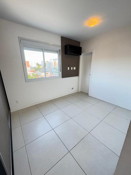 Apartamento de 2 dormitórios, sendo 1 suíe, sacada, churrasqueira, hobby box e garagem em Coqueiros.