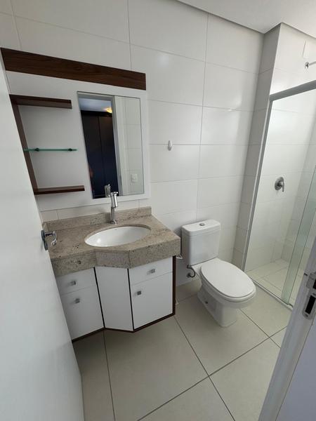 Apartamento de 2 dormitórios, sendo 1 suíe, sacada, churrasqueira, hobby box e garagem em Coqueiros.