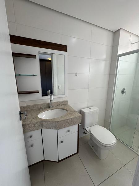Apartamento de 2 dormitórios, sendo 1 suíe, sacada, churrasqueira, hobby box e garagem em Coqueiros.