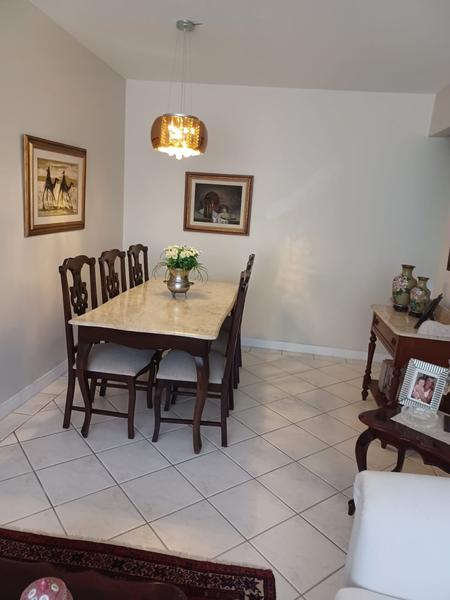 Apartamento de 3 dormitórios com , garagem e elevador em Coqueiros.