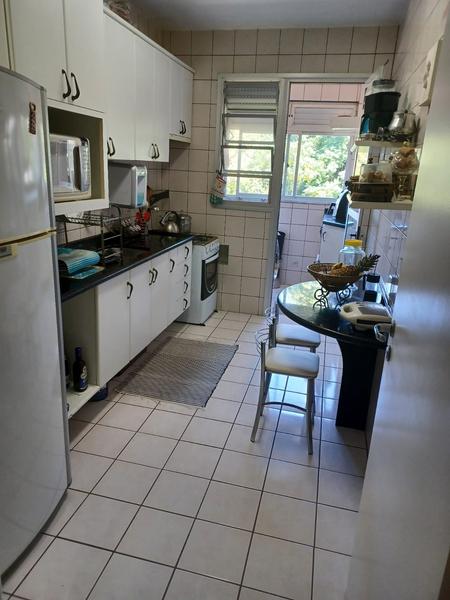 Apartamento de 3 dormitórios com , garagem e elevador em Coqueiros.