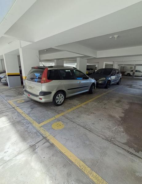 Apartamento de 3 dormitórios com , garagem e elevador em Coqueiros.