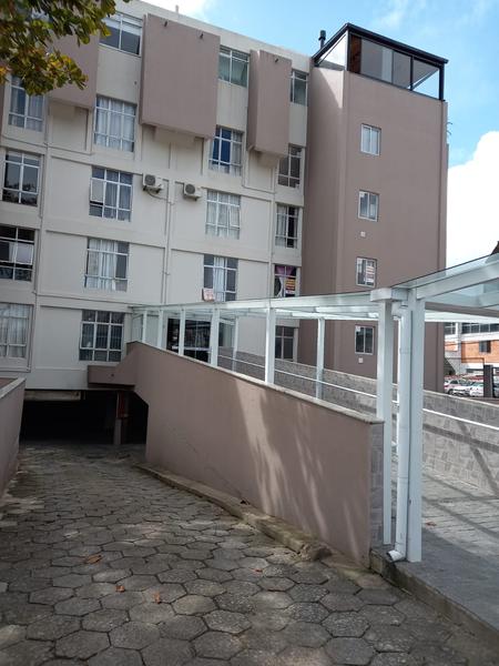 Kitinete com quarto separado,sem garagem,  em Capoeiras.