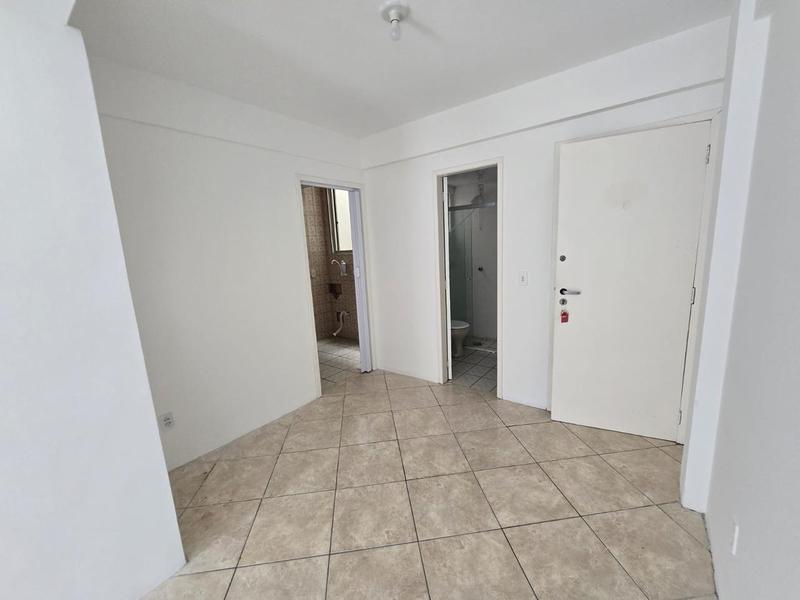 Kitinete com quarto separado,sem garagem,  em Capoeiras.