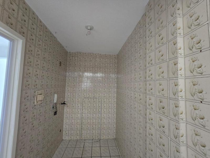Kitinete com quarto separado,sem garagem,  em Capoeiras.