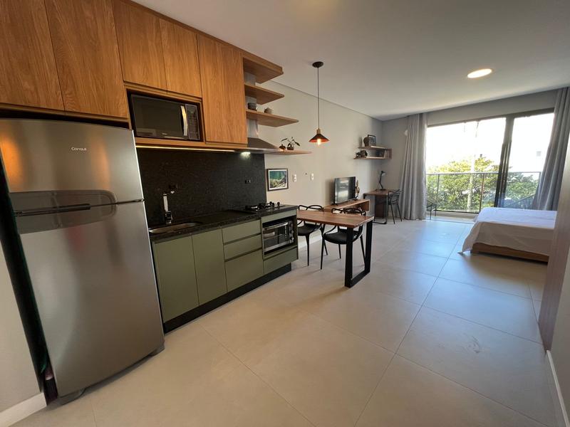 Studio com garagem próxima a orla gastronômica de Coqueiros.