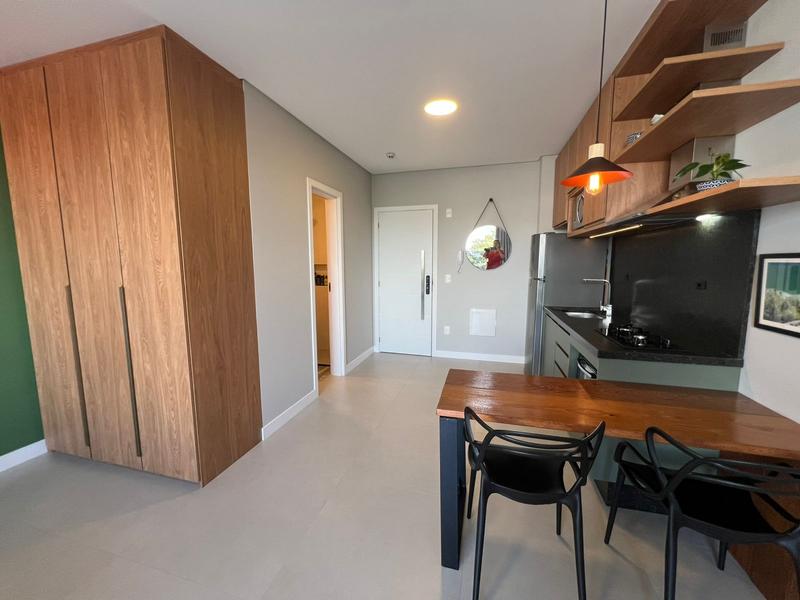 Studio com garagem próxima a orla gastronômica de Coqueiros.
