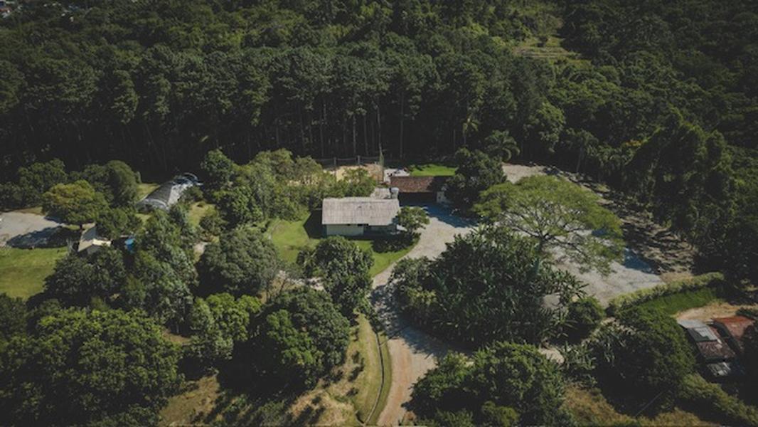 Venha conhecer essa casa dos seus sonhos em Biguaçú!