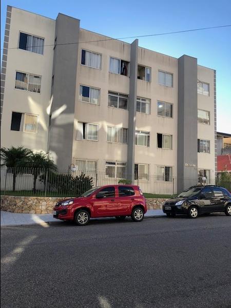 Apartamento de 2 quartos em Coqueiros.
