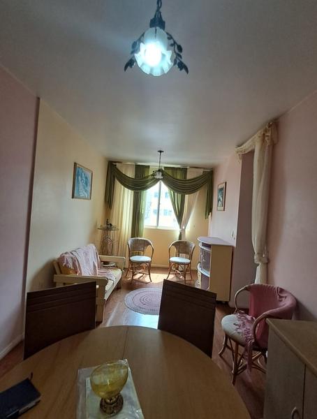 Apartamento de 2 quartos em Coqueiros.