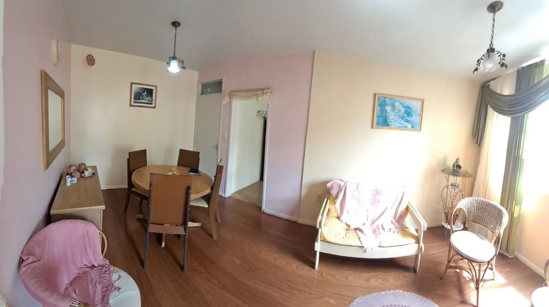 Apartamento de 2 quartos em Coqueiros.