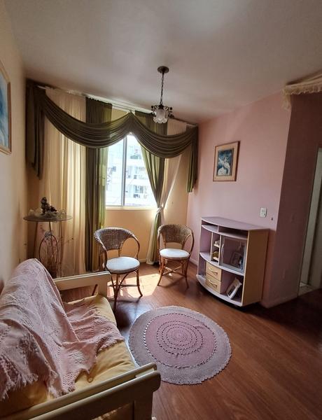 Apartamento de 2 quartos em Coqueiros.