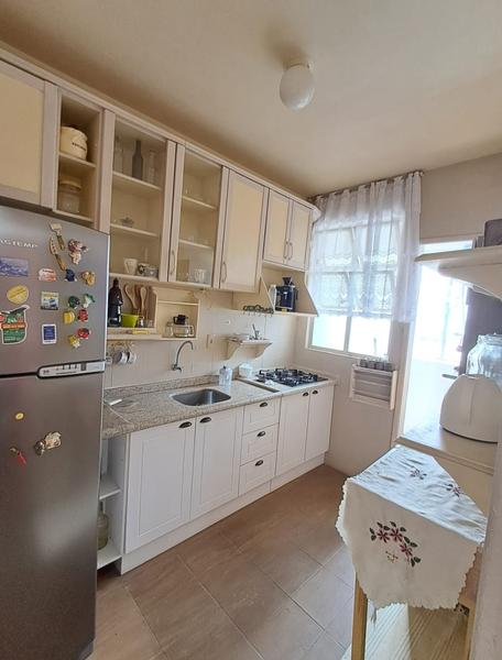 Apartamento de 2 quartos em Coqueiros.