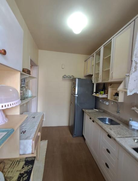 Apartamento de 2 quartos em Coqueiros.