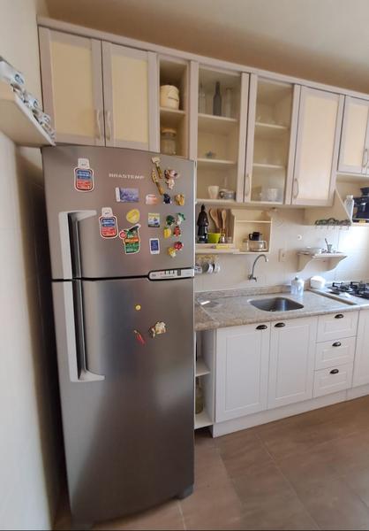 Apartamento de 2 quartos em Coqueiros.