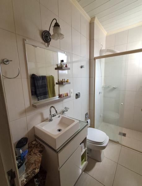 Apartamento de 2 quartos em Coqueiros.