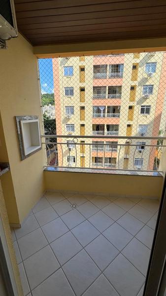 Apartamento de 2 dormitórios (suíte) e garagem em Coqueiros.