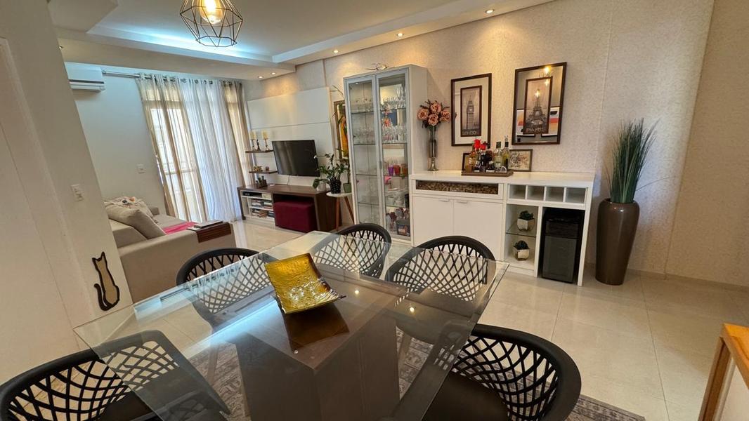 Apartamento de 2 dormitórios (suíte) e garagem em Coqueiros.