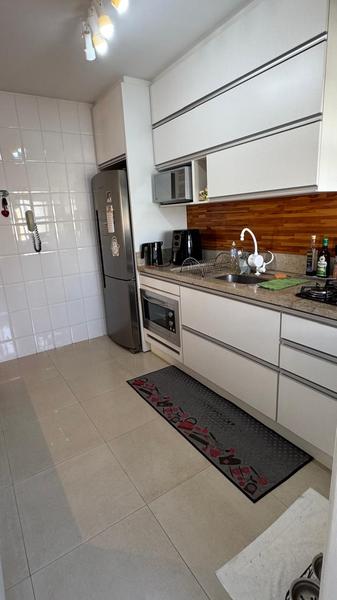 Apartamento de 2 dormitórios (suíte) e garagem em Coqueiros.