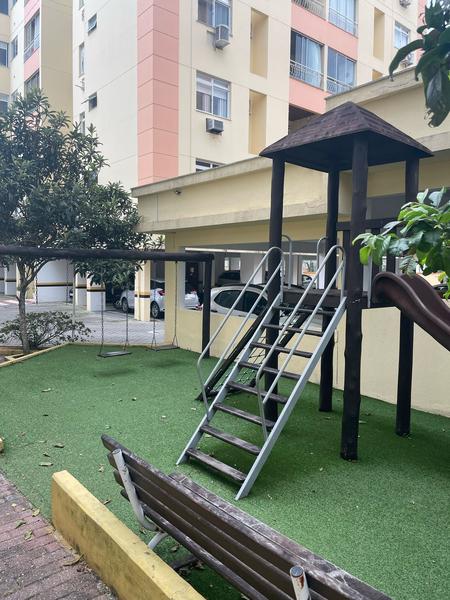Apartamento de 2 dormitórios (suíte) e garagem em Coqueiros.