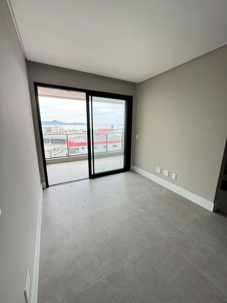 Apartamento com 2 dormitórios, suíte, sacada, churrasqueira e garagem no Kobrasol.