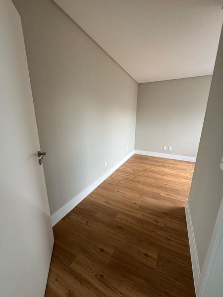 Apartamento com 2 dormitórios, suíte, sacada, churrasqueira e garagem no Kobrasol.