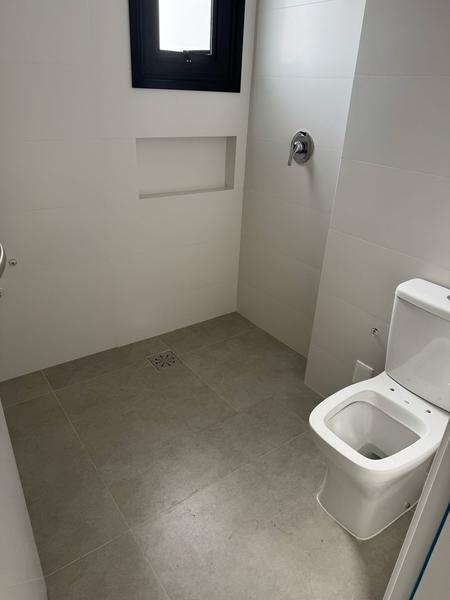 Apartamento com 2 dormitórios, suíte, sacada, churrasqueira e garagem no Kobrasol.