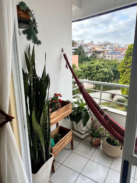 Apartamento de 3 dormitórios, suíte, sacada e garagem no Abraão.