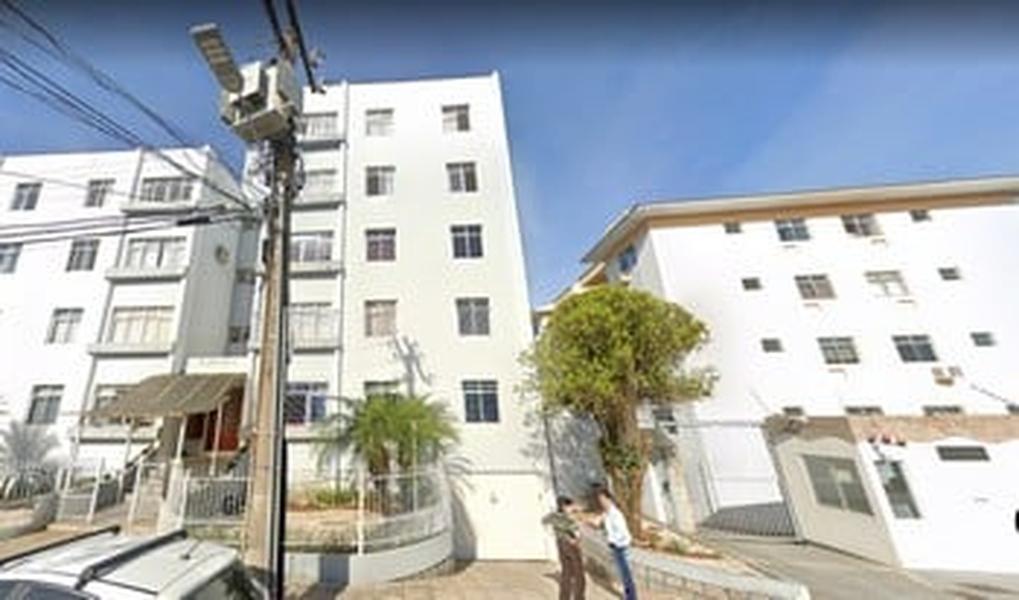 Apartamento de 3 dormitórios, sendo 1 suíte e garagem no bairro Estreito.