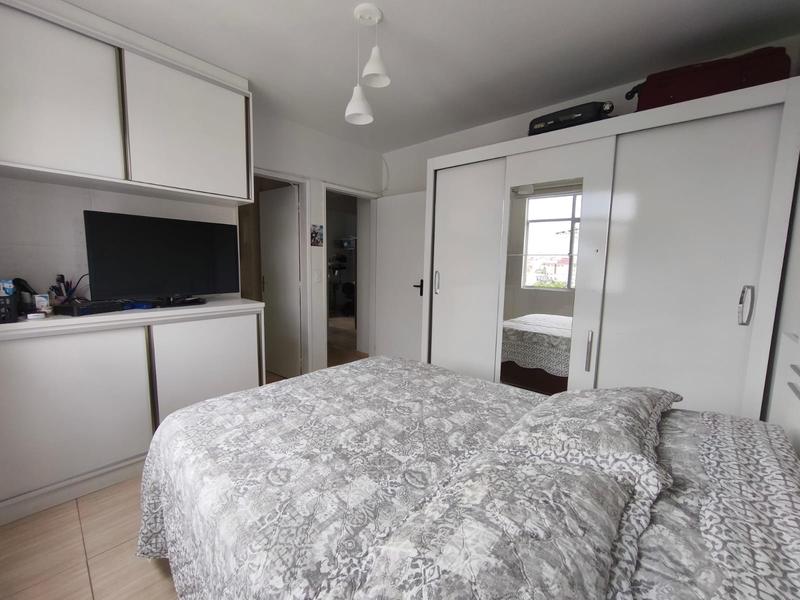 Apartamento de 3 dormitórios, sendo 1 suíte e garagem no bairro Estreito.