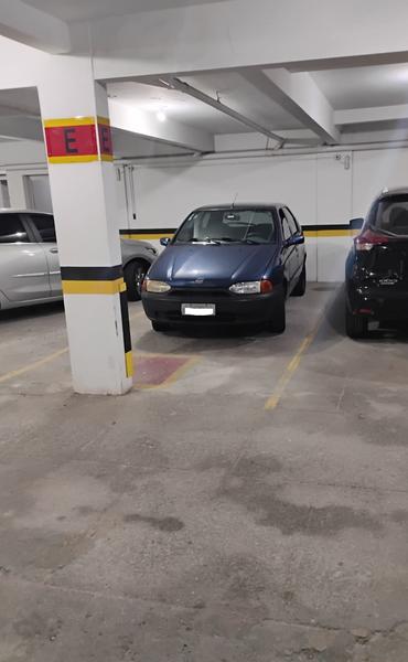 Apartamento de 3 dormitórios, sendo 1 suíte e garagem no bairro Estreito.