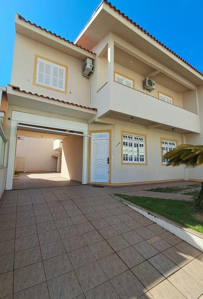 Casa com 2 pisos no Balneário Estreito.