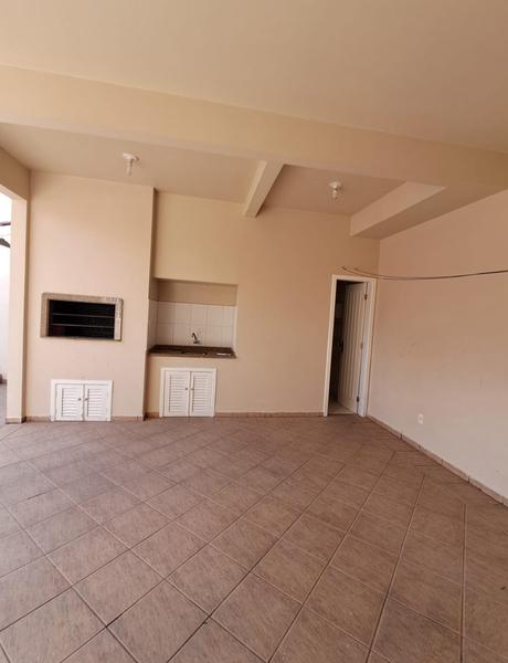 Casa com 2 pisos no Balneário Estreito.