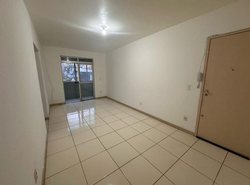Apartamento de 2 dormitórios com garagem descoberta no Kobrasol