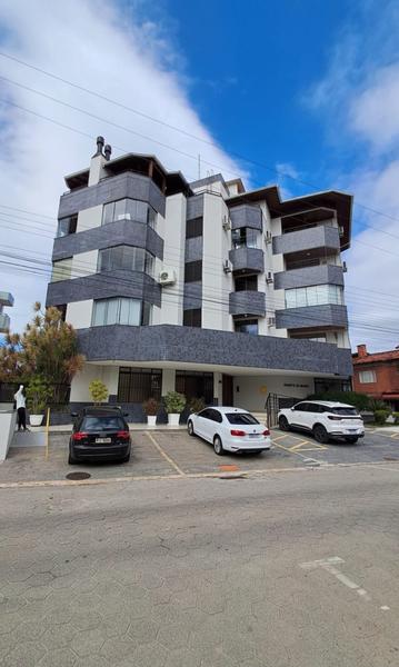 Apartamento de 2 dormitórios co 1 suíte, sacada e garagem em Canasvieiras.