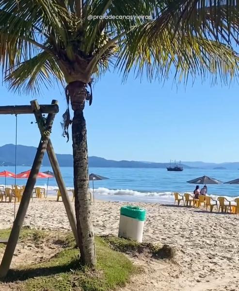 Apartamento de 2 dormitórios co 1 suíte, sacada e garagem em Canasvieiras.