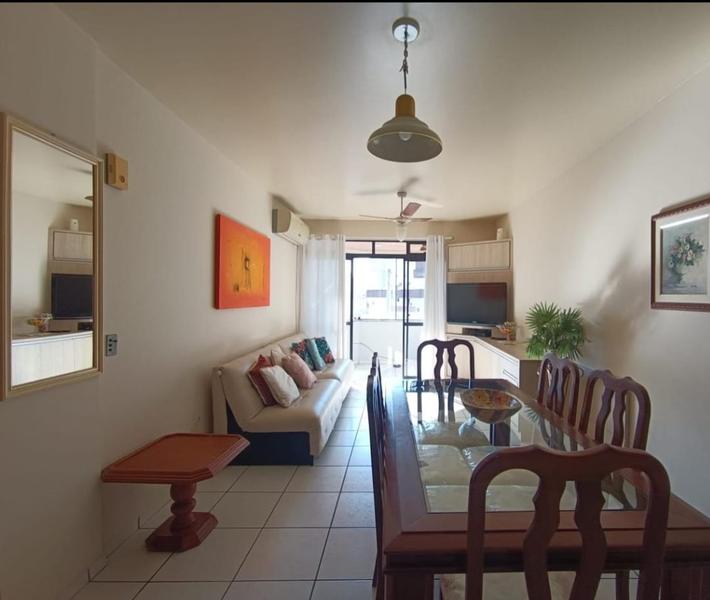 Apartamento de 2 dormitórios co 1 suíte, sacada e garagem em Canasvieiras.