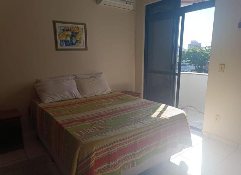 Apartamento de 2 dormitórios co 1 suíte, sacada e garagem em Canasvieiras.