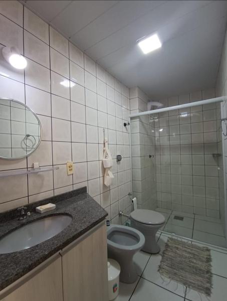 Apartamento de 2 dormitórios co 1 suíte, sacada e garagem em Canasvieiras.